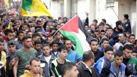 بالصور: تشييع جثماني الشهيدين مناصرة وأبو العيش بقلنديا