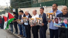 القدس: وقفة مساندة للقيق أمام الصليب الأحمر