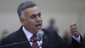 الأعرج يطالب بالإسراع بحل مشكلة مجلس النفايات المشترك بـقلقيلية
