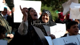 اهالي مزارع النوباني يطالبون بتشغيل شركة الباصات الخاصة بهم