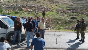 الاحتلال يحتجز عشرات السيارات بالنفق المؤدي لقرى شمال غرب القدس