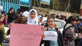 وقفات احتجاجية ضد تقليصات الوكالة في نابلس