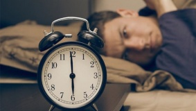 كيف تستيقظ من النوم دون المنبه؟