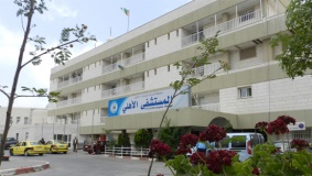 إصابة طفل بجروح بليغة جراء عبثه بالألعاب النارية بالخليل