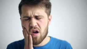 علاجات منزلية سريعة المفعول للتخلص من ألم الأسنان