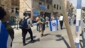 مستوطنون يقتحمون منزلا بالبلدة القديمة بالخليل