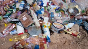 اتلاف مواد غذائية فاسدة بسلفيت