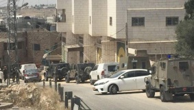 الاحتلال يحتجز موثق إعدام الشهيد صبارنة بالخليل