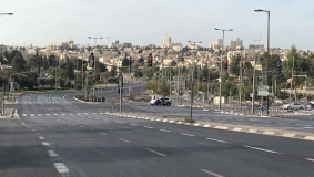 إغلاق لشوارع بالقدس قبيل الثالثة