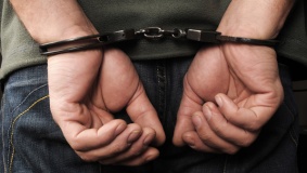 الشرطة تحقق باجراءات القبض على 31 مواطناً من مقهى برام الله