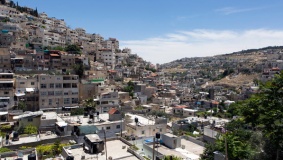 الاحتلال يجبر مواطنا على هدم منزله في القدس