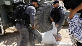 الاحتلال يعتدي على مواطنين في الخان الأحمر شرق القدس
