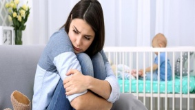 أسباب اكتئاب ما بعد الولادة