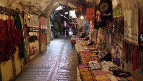 بينيت يمهل بلدية الخليل 30 يوما لهدم سوق الجملة