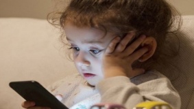 ضرر خطير لاستخدام الأطفال الهواتف الذكية