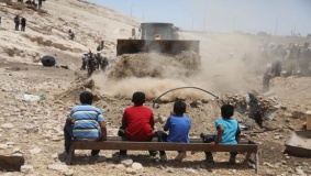 تأجيل هدم الخان الأحمر شرق القدس