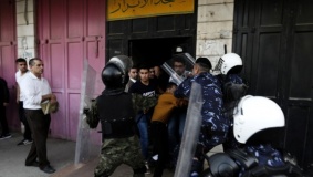 الخليل: الأمن ومواطنون يمنعون حزب التحرير من تأدية صلاة العيد