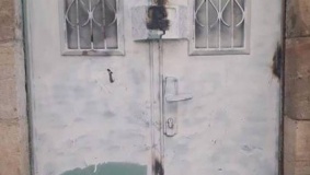 الاحتلال يغلق منزلا في شارع الشهداء بالخليل