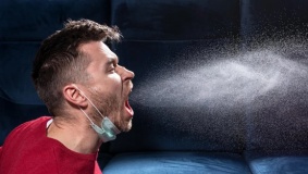 كيف ينقل رذاذ الذي يحتوي فيروس كورونا المرض؟