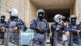 ضبط مركبات غير قانونية في جنين والخليل واتلافها
