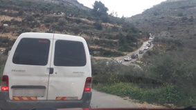 الاحتلال يعتقل 3 شبان ويقيم حواجز غرب رام الله