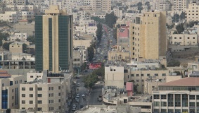 محافظ الخليل يقرر إغلاق صالات الأفراح والدواوين والمتنزهات العامة