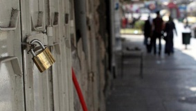 الاقتصاد تغلق محلاً للستائر يصنع كمامات مخالفة بجنين