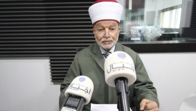 مفتي القدس يدعو لتحري هلال شوال الجمعة