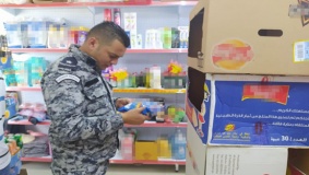 ضبط مواد تموينية منتهية الصلاحية في الخليل