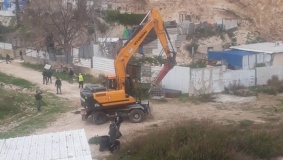 الاحتلال يهدم عدة مساكن في القدس