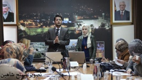 لقاء نسوي في الخليل لتمكين النساء من الالتحاق بالدورات