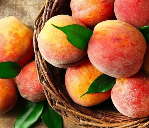 الخوخ وسكر الدم.. خطر خفي أم خيار صحي؟