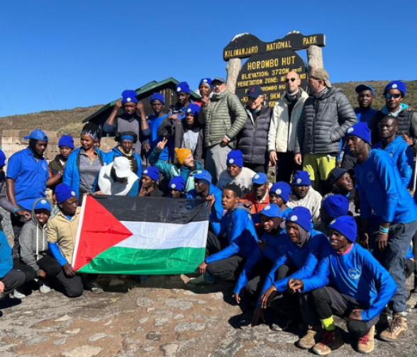 مجموعة بنك فلسطين تدعم مبادرة تسلق جبل كليمنجارو لحشد التمويل لرعاية 20 ألف طفل يتيم في غزة
