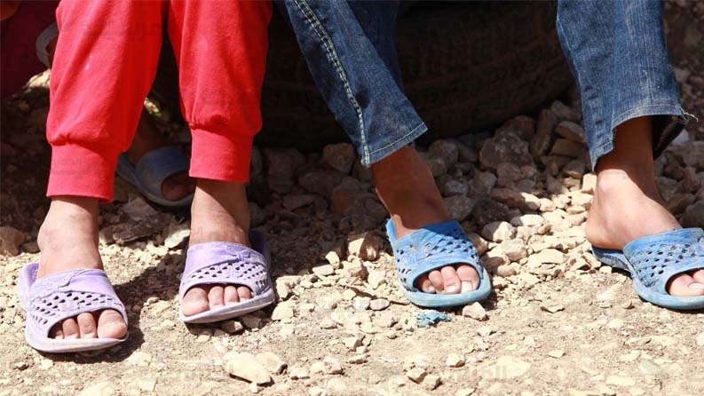 في بلد عرب.. القبض على زوجين طردا أطفالهما الخمسة إلى الشارع