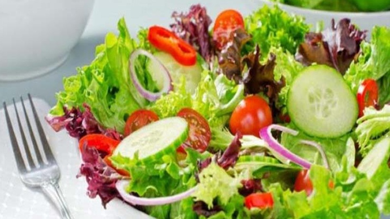 ماذا يحدث للجسم عند تناول السلطة كل يوم؟