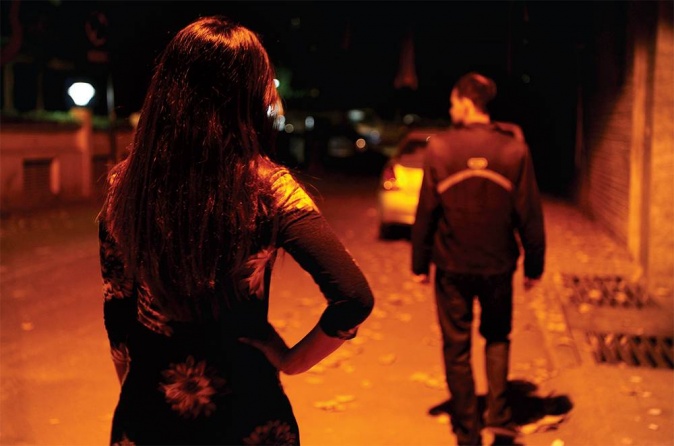 الإمارات: سجن عصابة نسائية استدرجت سعودياً وعذبته
