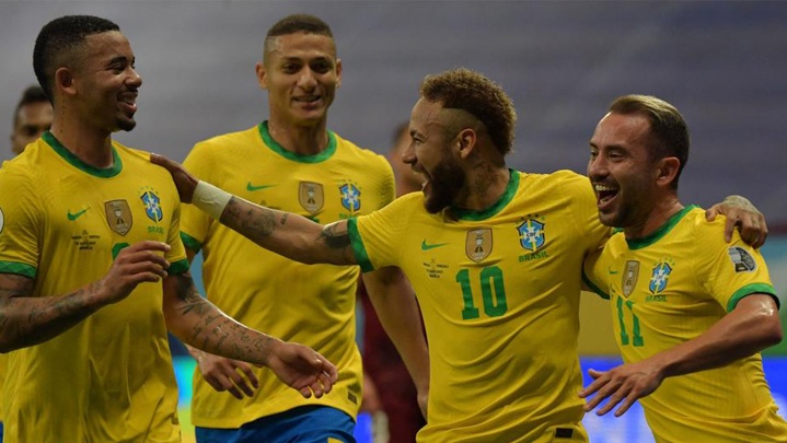 عودة كوتينيو واستبعاد فينيسوس من تشكيلة البرازيل بتصفيات كأس العالم