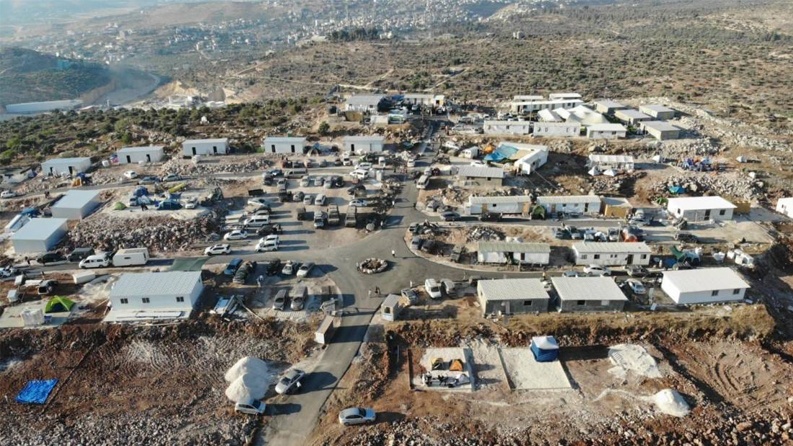 مصادر إسرائيلية: غانتس يعتزم إخلاء بؤرة جبل صبيح