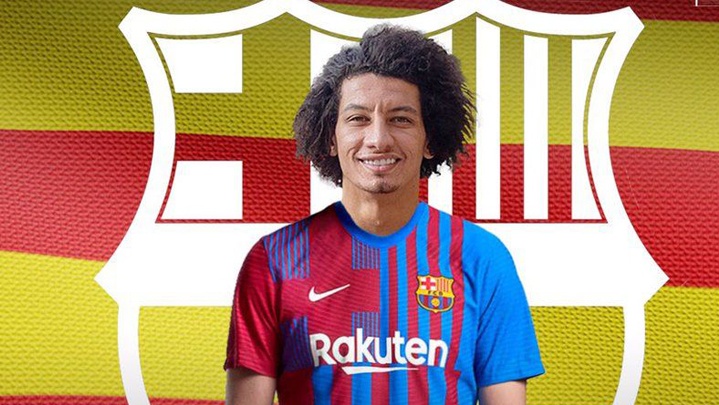 رسمياً.. أول لاعب مصري ينتقل إلى برشلونة