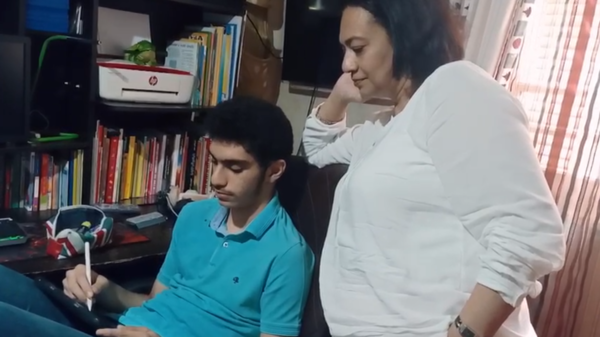 مرض نادر يمنع شاباً مصرياً من التكلم بأي لغة غير الإنجليزية