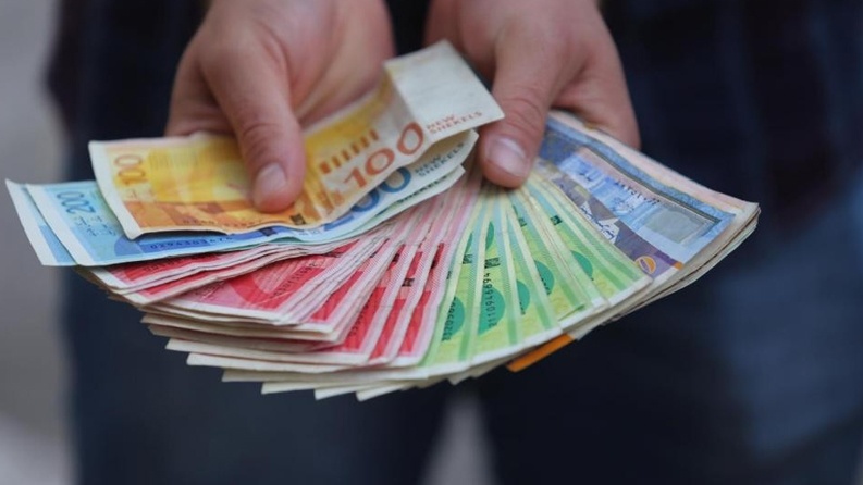 المالية: الرواتب اليوم بنسبة لا تقل عن 70%