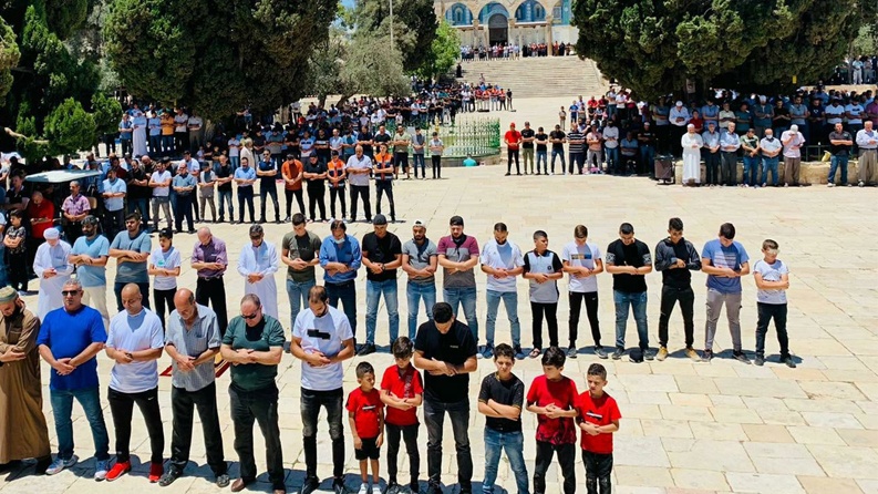 35 ألفا يؤدون صلاة الجمعة في الأقصى