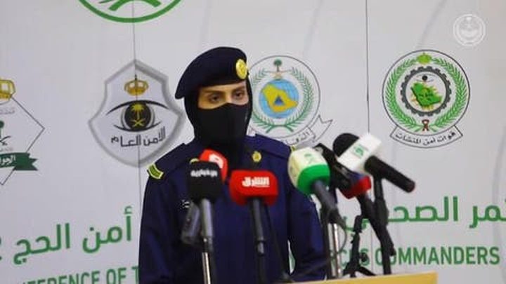 سابقة.. جندية سعودية تقدم مؤتمراً صحفياً حول أمن الحج