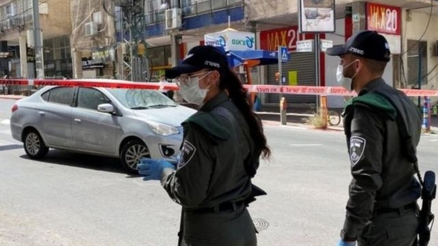 ملاحقة جنائية للمخالفين.. إنفاذ صارم لقيود كورونا في إسرائيل