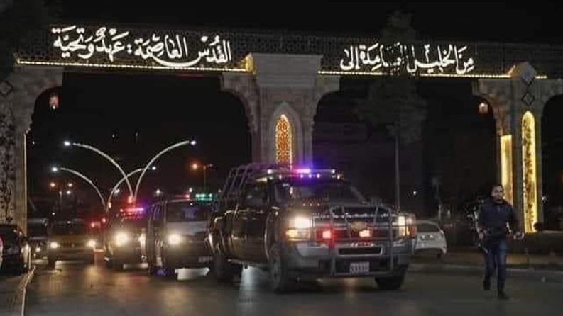 الأجهزة الأمنية تفرض حظر التنقل في الخليل