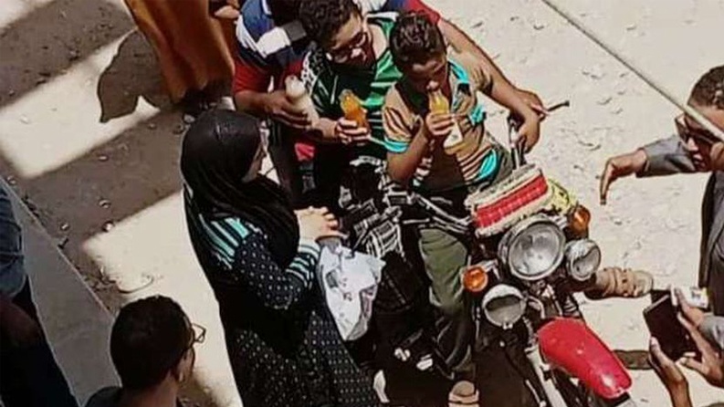 مصر.. سيدة تعيد مشهد قتل أطفالها الثلاثة بدم بارد