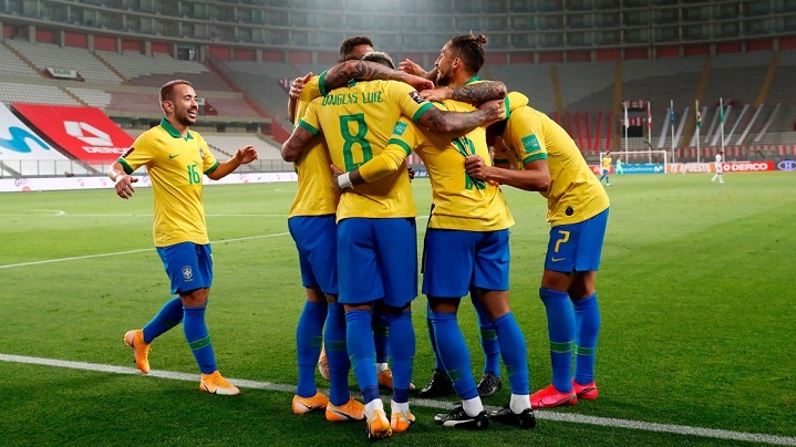 بالألوان التاريخية وخطوط النمر .. البرازيل تكشف عن زي كأس العالم