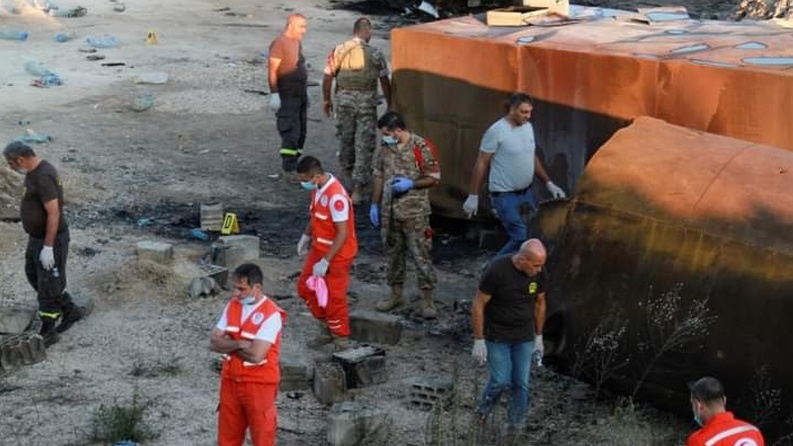 28 قتيلاً بانفجار صهريج وقود في لبنان
