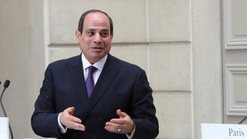 السيسي: تراجع عائدات قناة السويس للنصف بسبب الاضطراب بالبحر الأحمر