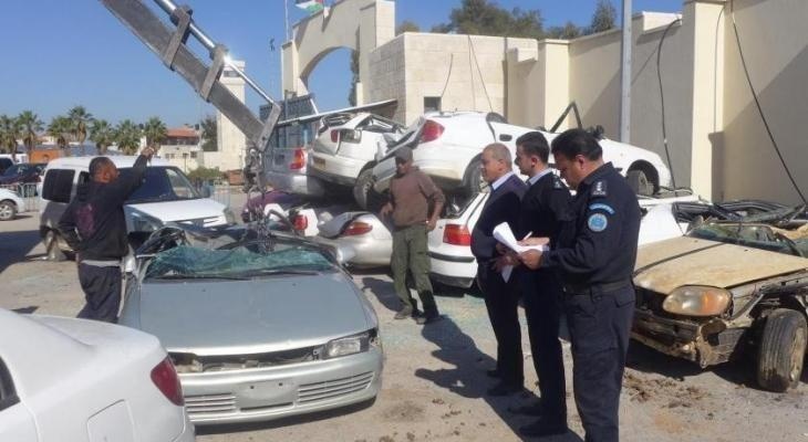 الشرطة تتلف 132 مركبة غير قانونية في رام الله